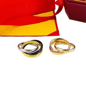 Luxe ontwerper Drie ringkleur volledige hemelster liefdesringen voor dames nieuwe roestvrijstalen kleurbestendige mode 18k goud zilver trend met rode doos