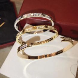 Diseñador de lujo de acero de titanio 3 filas pulsera de diamantes completos damas brazalete de oro pulsera de pareja joyería de moda de diamantes propuesta de regalo del Día de San Valentín al por mayor