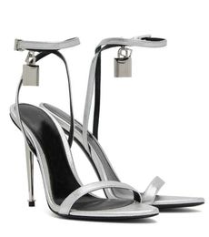 Sandales de concepteur de luxe Sandales en métal Band de mots étroits Sandale à talons à talons pop pointus en cuir de la femme