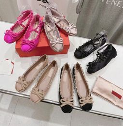 Designer de luxe V Rivets Ballet Flats Shoe Femmes Bo Bow Slip Slip on Ballerina Round Toe Dames Dames Shoes Fashion Shoes Taille 35-40