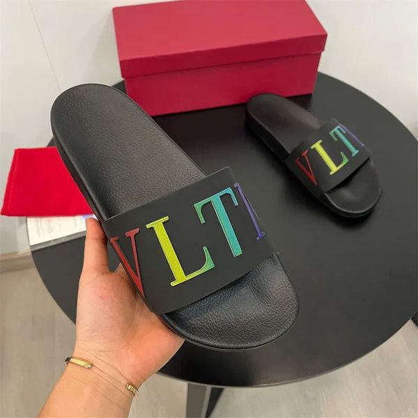 Designer de luxe Vlogo Slide VLTN Chaussure Homme Sandal Flip Flop Rivet Pantoufles d'extérieur Talon souple Caoutchouc Plat Femme pour Slipper Beach Cuir Hrja