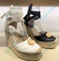 Sandale Espadrille de créateur de luxe pour femme Summer Summer à l'extérieur de la mode Slipper avec un ruban Tie en cuir Confort High Heel Sandale