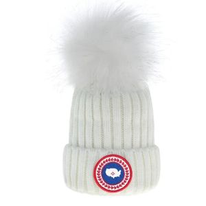 Luxe Designer Winter cap Gebreide Merk Canada Beanie Wollen Muts Mannen Vrouwen Chunky Knit Dikke Warme faux fur pom Mutsen Hoeden Vrouwelijke Motorkap a0