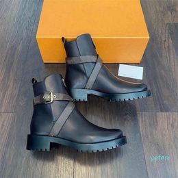 Luxe designer winter Chelsea Boot Discovery platte dames enkellaarsjes met gekruiste riem