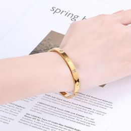 Luxusdesignerin Frau Armreifen Armband Fashion Unisex Charme Armbänder Edelstahl plattiert 18K Gold Party Herren Womens Geschenk Juwely89