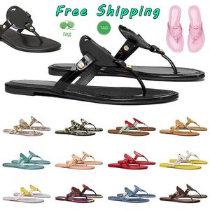 Livraison gratuite Designer de luxe Femme célèbres Slippers Slides Charm Sliders Black Nude Leather Womens Femmes Pink Summer Beach Flip Flops Clogs Sandels Sandles