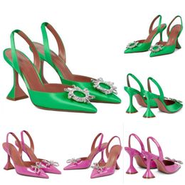 Luxe designer vrouw sandalen Italië Amina Muaddi zwarte satijnbegum sling hakken beegum kristallen broche slingback pompen vrouwen slippers schoenen