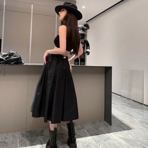 Designer de luxe femmes robes décontractées jupe PD triangle en nylon recyclé jupe balançoire femme de mode standard avec jupe noire plissée