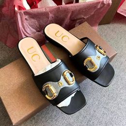 2024 Nieuwe luxe designer slippers sandaal zwembad glijbaan hakken sexy sandale Mannen Echt Leer Muilezel Party hoge hak Zomer strand Vrouwen Dikke hak Sliders loafer Met doos