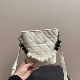 Sac à main de sac à bandoulière de grande poignée de perle de concepteur de luxe avec sac seau en cuir plissé de haute qualité logo strass sac Hobo