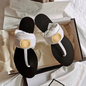 Nieuwe Slippers sandaal Slippers Zomer reizen Echt leer Metalen logo buitenshuis Sliders Luxe ontwerpers sandaal Mule Slipper Casual schoenen platte hak slide heren box