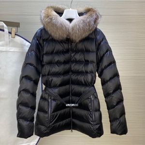 Designer de luxe Femmes Nylon Court Down Jacket Designer Lady Chaud Big Fourrure À Capuchon Bouton Fermeture À Glissière Outwear Mode Fille Taille Ceinture Col Montant Parka Rembourrée