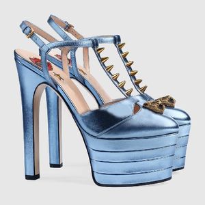 Luxe Designer Dames Party Runway Schoenen Gesloten Teen T-Strap Metalen Decoratie Klinknagel Beached Sandalias Extreme Sky High Heel Platform Sandals