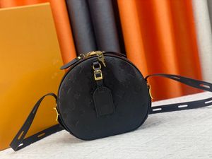 Sac de luxe pour femmes de haute qualité 2023 automne / hiver classique en cuir complet en relief étiquette suspendue chapeau boîte sac sac à bandoulière unique M45167