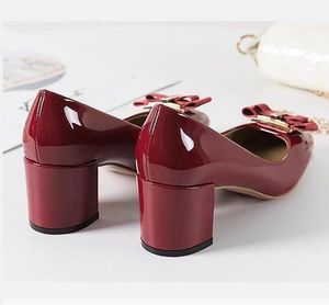 Chaussures habillées de luxe pour femmes, chaussures de fête en cuir verni à la mode, chaussures de mariage Sexy à bout rond de haute qualité