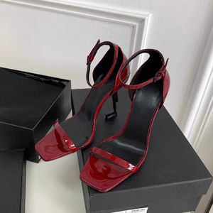 Designer de luxe femmes sandales à talons hauts talon métal banquet robe chaussures noir blanc cuir verni 10cm sexy bout plat femmes chaussure Usine