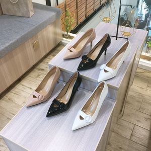 Talons hauts et chaussures formelles pour femmes de créateurs de luxe Chaussures de banquet et de mariage pour femmes avec talon à boucle en métal en cuir véritable et hauteur de 8 cm