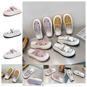 Designer de luxe Sandales pour femmes Slipper 2024 Été Nouveau blanc jaune violet épais semels chaussures plats fond paresseux chaussures décontractées