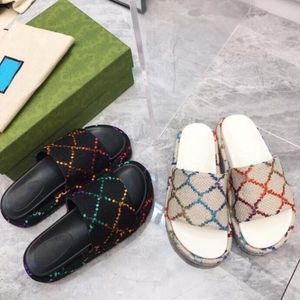 Diseñador de lujo para mujeres de lienzo de sandalias zapatillas de plataforma de cuero de cuero real de ladrillo rojo tobogán de playa deslizizas al aire libre sandalias clásicas