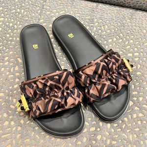 Fashion Feel Gladiator Sandal Mule Slide Hommes Femmes Casual Chaussures Piscine Tissu en soie 2024 Nouveau Voyage en plein air Plat Luxe Designer Pantoufle Summer Beach Sliders en gros