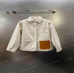 Luxe designer damesjassen gesnorpt anagram loe 2022fw longsleveved multipocket shirt jas beige lederen label logo breathab3489362