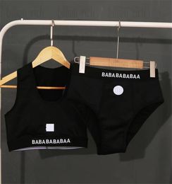 Diseñador de lujo para mujer Traje de baño Sujetadores de playa Calzoncillos Conjunto Cómodo Ropa interior deportiva sin cables Lencería blanca y negra