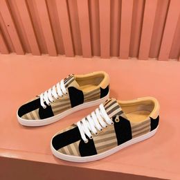 designer de luxe Femmes toile vintage Baskets de marche populaires burberrry baskets plates en plein air tartan Striped Casual Shoe 5a haute qualité Summer mens mocassins de mode