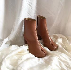 Créateurs de luxe cheville tabi bottes femmes célébrité Internet ins talon épais mode bottes à bout fendu bottes à talons hauts chaussures de sabot de porc à tube moyen bottes de sabot marron