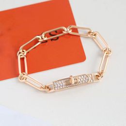 Designers de luxe bracelet femmes diamant bracelet à breloques accessoires de mode bracelets bijoux en métal chaîne cubaine amoureux cadeau fête est très belle