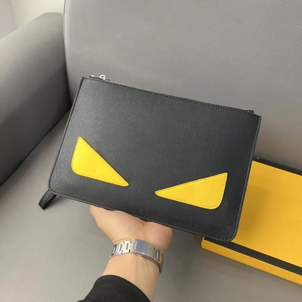 Diseñadores de lujo Classic Little Monster Bolsas de embrague Italia Roma Marca Gran capacidad Hombres Bolsa de sobre Alta Calidad Moda Color Sólido Señora Bolso de cuero genuino