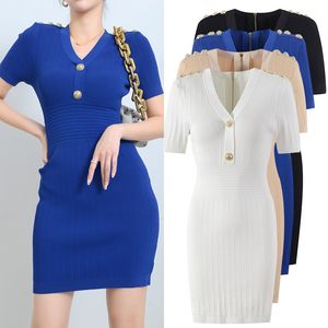 Diseñadores de lujo Vestido de punto elástico Mujeres Mini suéter vestido de manga corta mini vestido botón dorado tono azul real escote en V Y016