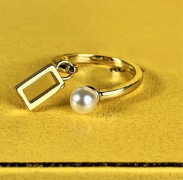 Luxe Ontwerpers Sieraden Ringen Klassieke Letters Parel Diamanten Ring Modemerken Gouden Voor Mannen Vrouw Dame Bruiloft Gift 4 Stijl