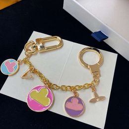 Diseñadores de lujo Llaveros Cartas con diamantes Diseñadores Llavero Top Coche Llavero Mujeres Hebilla Joyería Llavero Bolsas Colgante Exquisito Bolso Charm Regalo