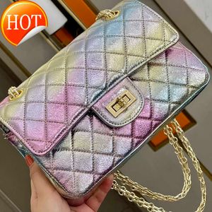 Diseñadores de lujo Bolsos de hombro Elegante mini concha para mujer Bolso de sobre de cuero degradado de arco iris teñido Bolso bandolera versátil portátil Venta directa de fábrica