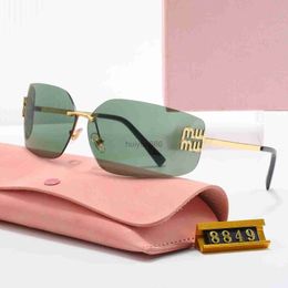 Lunettes de soleil de créateurs de luxe 24ss nouvelles lunettes de soleil sans cadre y2k grand cadre pour femmes lunettes de soleil célèbres sur Internet à la mode et personnalisées