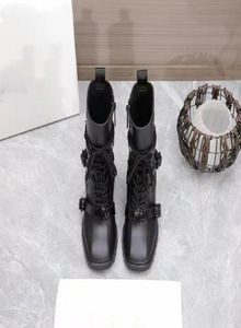 Designers de luxe Femmes Half Boots Couleurs mixtes Toes carrées carrées Boes de pluie Chaussures de plate-forme de rain