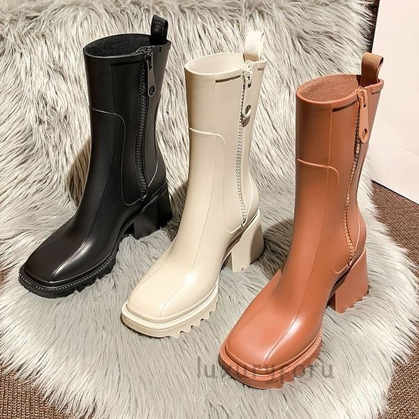 Diseñadores de lujo Mujeres Botas de lluvia Estilo de Inglaterra Botines antideslizantes Impermeable Welly Goma Agua Lluvias Zapatos Tobillo Botín Botines al aire libre