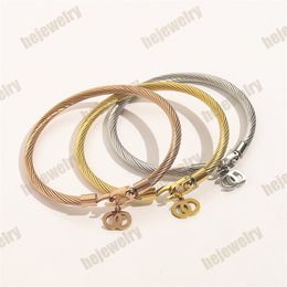 Braccialetti di diamanti di lusso per bracciale da donna di design gioielli da uomo lettera di moda reticolo rombico braccialetti in oro placcato aperto in acciaio inossidabile popolare senza dissolvenza zb107