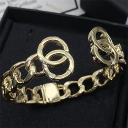Bracelets de diamant de luxe pour femmes bracelet de créateur bijoux pour hommes lettre de mode treillis rhombique en acier inoxydable bracelets en or plaqué ouvert populaire sans fondu zb107