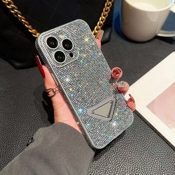 Designer de cas de téléphone de luxe Diamond Glitter pour iPhone 15 Pro Max Cases Apple iPhone 14 Plus 12 11 Pro Max Sparkling Strass Couverture complète Triangle P Couverture mobile