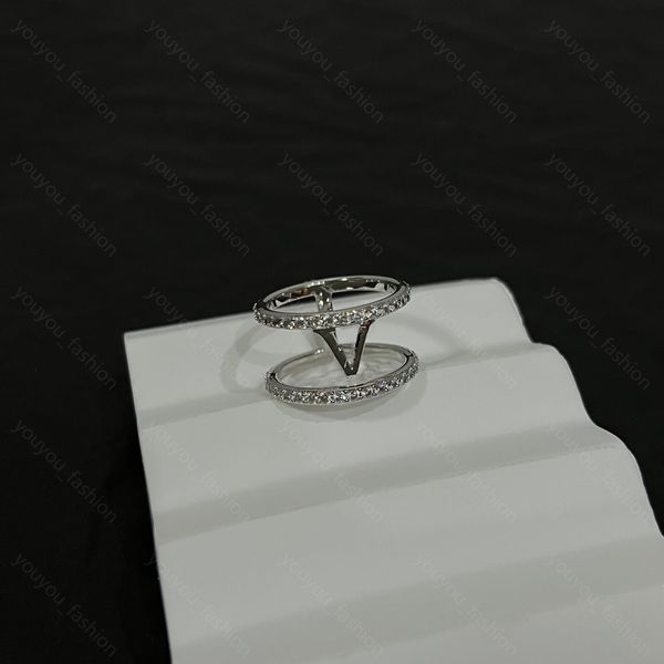 Anneau de diamants de luxe pour femmes Élégants anneaux de cerceau doubles bijoux de créateurs de femmes ringards Retro Silver fête