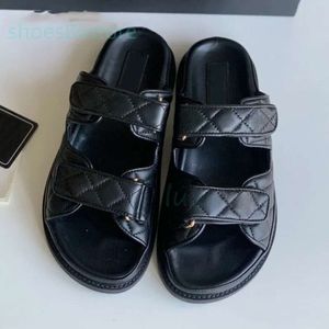 Designer Slipper Dad Sandaal Dameskanaal Sandalen Dames Slippels Flat schoenen Hoogwaardige Sliders Casual schoenen Platform Summer Strandschoen Maat 35-41