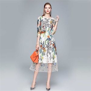 Luxe jurk herfst modeontwerper elegant bloem borduurwerk mesh slanke vrouwen hoogwaardige vintage long 210529