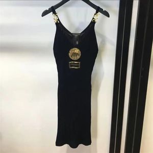 Luxe jurken sexy v-neck metal buckle Suspender gebreide tas buitjurk vrouwelijke slanke zomer nieuwe mouwloze jurken maat