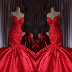 Luxury Dubaï Robes de mariée de sirène en perle rouge 2020 Lace Crystal Trumpet Bridal Train Train Sweetheart Robe de Mariee277p