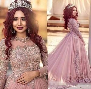 Vestidos de novia árabes de color rosa polvoriento de lujo Cuello de joya Con cuentas de cristal Capilla Tren Tul Ilusión Manga larga Vestido de novia vestido d217m