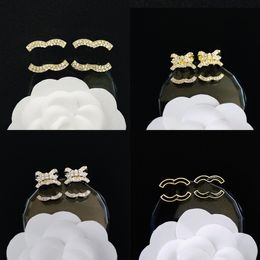 Boucles d'oreilles de marque d'oreilles de luxe marque de goujon en cristal en métal 18k boucles d'oreilles plaquées or pour filles bijoux cadeaux de Noël accessoires