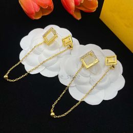 Pendiente de lujo Pendientes colgantes de diseñador para mujer Letra F Chapado en acero inoxidable Borlas de aguja de plata y oro Pendiente de araña vintage Accesorios de joyería de regalo