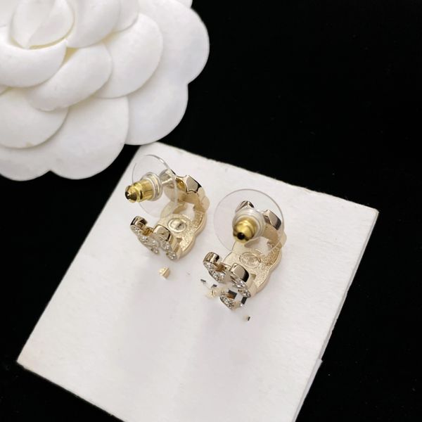 Boucles d'oreilles de luxe Bijoux Boucles d'oreilles de créateurs Les boucles d'oreilles en or de janvier et les incrustations de diamants sont petites et exquises
