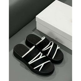 Luxury fácil de usar para mujeres Mila Sandals Zapatos Fabricación Correa cruzada Mula Mula Slip Slip en la playa Slipphorly Flat Comfort Slippers 35-42